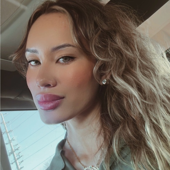 Meet your Posher, Mikaela - Picture 1 of 1